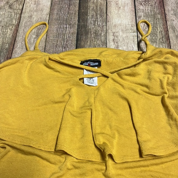 5for$10 Magazine - Yellow tank top, short sleeve with ruffle top Large Preowned - Picture 2 of 5